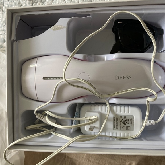 DEESS at Home Laser Hair Remover iLight 3 plus IPL - Picture 3 of 6